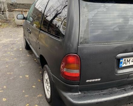 Черный Додж Караван, объемом двигателя 2.5 л и пробегом 400 тыс. км за 2300 $, фото 7 на Automoto.ua