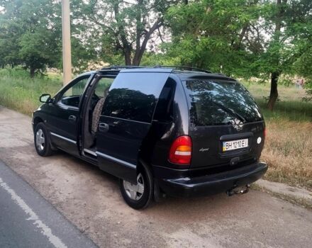 Чорний Додж Caravan, об'ємом двигуна 0 л та пробігом 301 тис. км за 3450 $, фото 2 на Automoto.ua