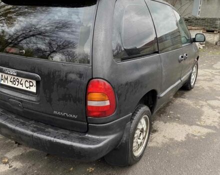 Черный Додж Караван, объемом двигателя 2.5 л и пробегом 400 тыс. км за 2300 $, фото 3 на Automoto.ua