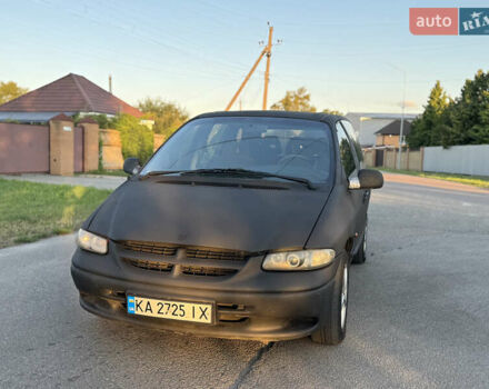 Черный Додж Караван, объемом двигателя 2.5 л и пробегом 415 тыс. км за 2900 $, фото 1 на Automoto.ua