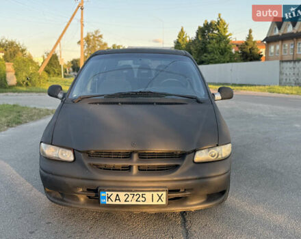 Черный Додж Караван, объемом двигателя 2.5 л и пробегом 415 тыс. км за 2900 $, фото 2 на Automoto.ua