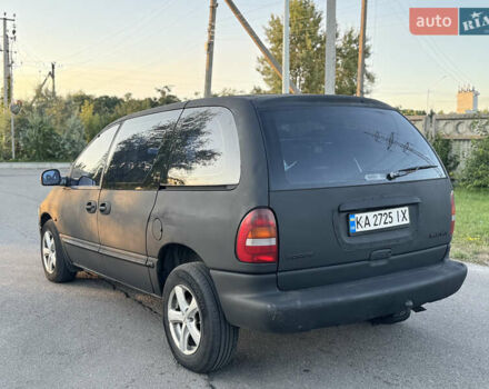 Черный Додж Караван, объемом двигателя 2.5 л и пробегом 415 тыс. км за 2900 $, фото 8 на Automoto.ua