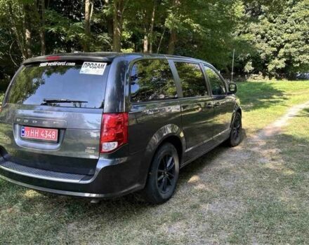 Черный Додж Караван, объемом двигателя 3.6 л и пробегом 117 тыс. км за 13500 $, фото 2 на Automoto.ua