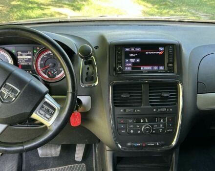 Черный Додж Караван, объемом двигателя 3.6 л и пробегом 117 тыс. км за 13500 $, фото 5 на Automoto.ua