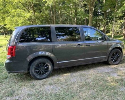 Черный Додж Караван, объемом двигателя 3.6 л и пробегом 117 тыс. км за 13500 $, фото 3 на Automoto.ua