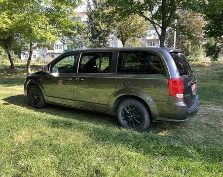 Черный Додж Караван, объемом двигателя 3.6 л и пробегом 117 тыс. км за 13500 $, фото 1 на Automoto.ua