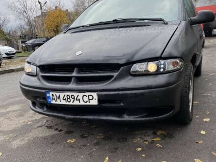 Черный Додж Караван, объемом двигателя 2.5 л и пробегом 400 тыс. км за 2300 $, фото 1 на Automoto.ua