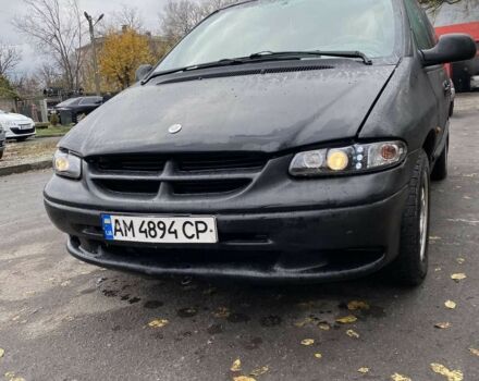 Черный Додж Караван, объемом двигателя 2.5 л и пробегом 400 тыс. км за 2300 $, фото 1 на Automoto.ua