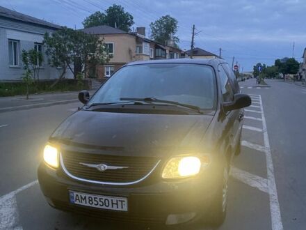 Чорний Додж Caravan, об'ємом двигуна 2.5 л та пробігом 438 тис. км за 2957 $, фото 1 на Automoto.ua