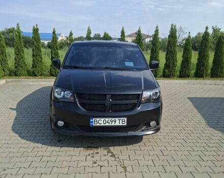 Черный Додж Караван, объемом двигателя 3.6 л и пробегом 212 тыс. км за 13395 $, фото 1 на Automoto.ua