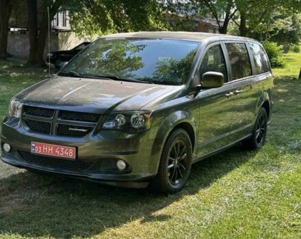 Черный Додж Караван, объемом двигателя 3.6 л и пробегом 117 тыс. км за 13500 $, фото 1 на Automoto.ua