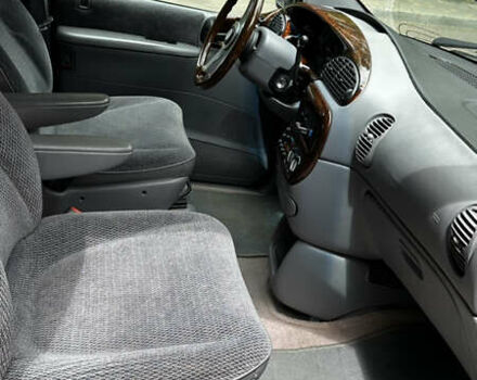 Красный Додж Караван, объемом двигателя 3.3 л и пробегом 230 тыс. км за 4700 $, фото 7 на Automoto.ua