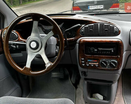 Красный Додж Караван, объемом двигателя 3.3 л и пробегом 230 тыс. км за 4700 $, фото 9 на Automoto.ua