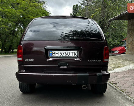 Красный Додж Караван, объемом двигателя 3.3 л и пробегом 230 тыс. км за 4700 $, фото 4 на Automoto.ua