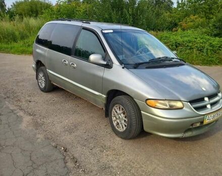 Серый Додж Караван, объемом двигателя 2.97 л и пробегом 300 тыс. км за 900 $, фото 1 на Automoto.ua