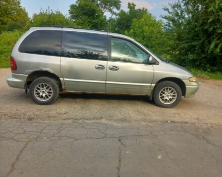 Серый Додж Караван, объемом двигателя 3 л и пробегом 400 тыс. км за 900 $, фото 2 на Automoto.ua