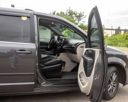 Серый Додж Караван, объемом двигателя 3.6 л и пробегом 340 тыс. км за 13300 $, фото 13 на Automoto.ua