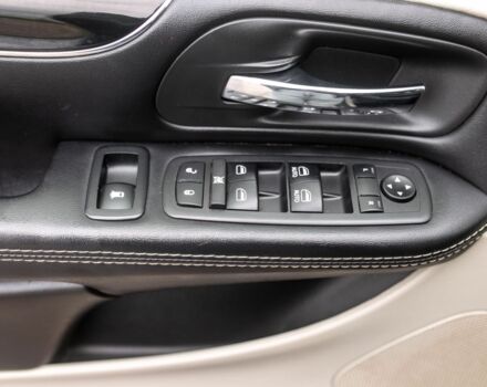 Серый Додж Караван, объемом двигателя 3.6 л и пробегом 340 тыс. км за 13300 $, фото 15 на Automoto.ua