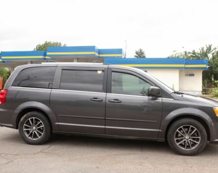 Серый Додж Караван, объемом двигателя 3.6 л и пробегом 340 тыс. км за 13300 $, фото 2 на Automoto.ua