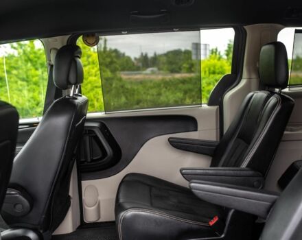 Серый Додж Караван, объемом двигателя 3.6 л и пробегом 340 тыс. км за 13300 $, фото 16 на Automoto.ua