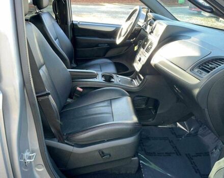 Сірий Додж Caravan, об'ємом двигуна 3.6 л та пробігом 135 тис. км за 13000 $, фото 5 на Automoto.ua