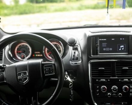 Серый Додж Караван, объемом двигателя 3.6 л и пробегом 340 тыс. км за 13300 $, фото 20 на Automoto.ua