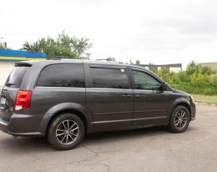 Серый Додж Караван, объемом двигателя 3.6 л и пробегом 340 тыс. км за 13300 $, фото 3 на Automoto.ua
