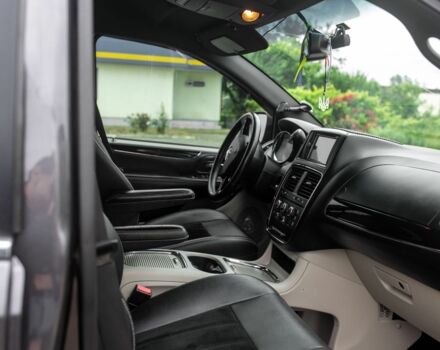 Серый Додж Караван, объемом двигателя 3.6 л и пробегом 340 тыс. км за 13300 $, фото 12 на Automoto.ua