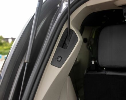 Серый Додж Караван, объемом двигателя 3.6 л и пробегом 340 тыс. км за 13300 $, фото 7 на Automoto.ua