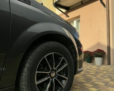 Серый Додж Караван, объемом двигателя 3.6 л и пробегом 154 тыс. км за 12800 $, фото 3 на Automoto.ua