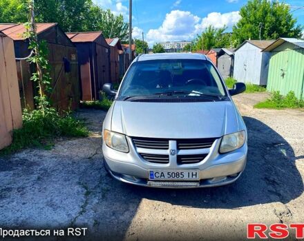 Серый Додж Караван, объемом двигателя 2.4 л и пробегом 300 тыс. км за 3000 $, фото 1 на Automoto.ua