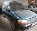 Синий Додж Караван, объемом двигателя 3.3 л и пробегом 380 тыс. км за 3500 $, фото 2 на Automoto.ua