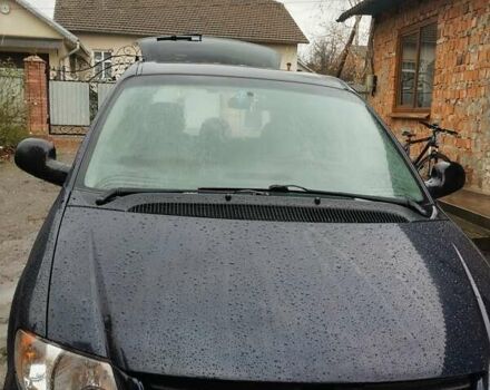 Синий Додж Караван, объемом двигателя 3.3 л и пробегом 200 тыс. км за 5100 $, фото 1 на Automoto.ua