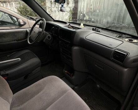 Зеленый Додж Караван, объемом двигателя 3 л и пробегом 325 тыс. км за 2400 $, фото 6 на Automoto.ua