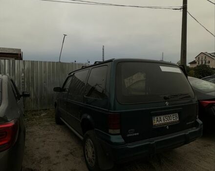 Зеленый Додж Караван, объемом двигателя 3 л и пробегом 325 тыс. км за 2400 $, фото 2 на Automoto.ua