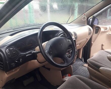 Зеленый Додж Караван, объемом двигателя 2.4 л и пробегом 300 тыс. км за 4200 $, фото 3 на Automoto.ua