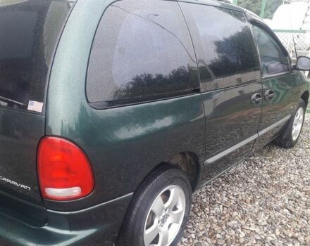 Зеленый Додж Караван, объемом двигателя 2.4 л и пробегом 300 тыс. км за 4200 $, фото 1 на Automoto.ua