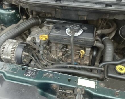 Зеленый Додж Караван, объемом двигателя 2.5 л и пробегом 512 тыс. км за 2600 $, фото 3 на Automoto.ua