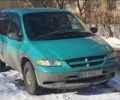 Зеленый Додж Караван, объемом двигателя 3.3 л и пробегом 153 тыс. км за 3500 $, фото 1 на Automoto.ua
