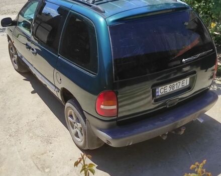 Зеленый Додж Караван, объемом двигателя 2.4 л и пробегом 305 тыс. км за 3400 $, фото 1 на Automoto.ua