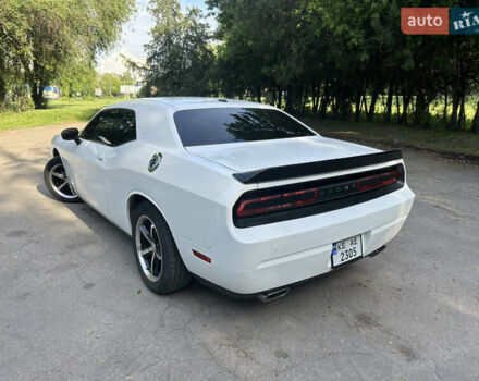 Білий Додж Challenger, об'ємом двигуна 3.6 л та пробігом 155 тис. км за 11900 $, фото 6 на Automoto.ua