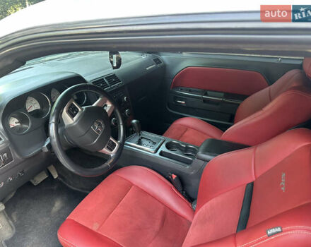Білий Додж Challenger, об'ємом двигуна 3.6 л та пробігом 155 тис. км за 11900 $, фото 4 на Automoto.ua