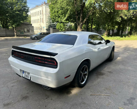 Білий Додж Challenger, об'ємом двигуна 3.6 л та пробігом 155 тис. км за 11900 $, фото 3 на Automoto.ua