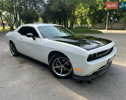 Білий Додж Challenger, об'ємом двигуна 3.6 л та пробігом 155 тис. км за 11900 $, фото 1 на Automoto.ua