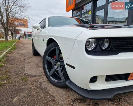 Белый Додж Челенджер, объемом двигателя 3.6 л и пробегом 226 тыс. км за 15300 $, фото 18 на Automoto.ua