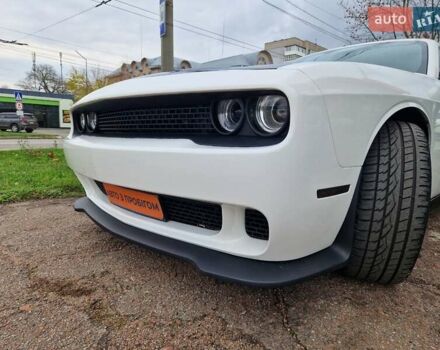 Белый Додж Челенджер, объемом двигателя 3.6 л и пробегом 226 тыс. км за 15300 $, фото 15 на Automoto.ua