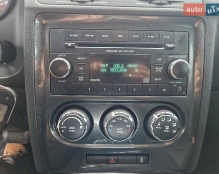 Белый Додж Челенджер, объемом двигателя 3.6 л и пробегом 226 тыс. км за 15300 $, фото 9 на Automoto.ua