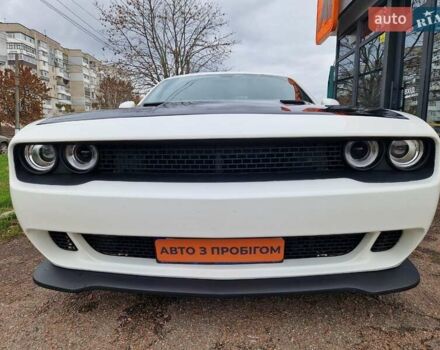 Белый Додж Челенджер, объемом двигателя 3.6 л и пробегом 226 тыс. км за 15300 $, фото 16 на Automoto.ua