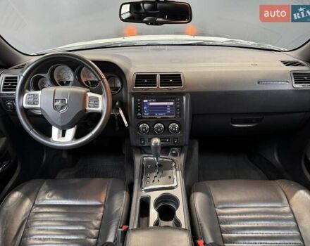 Белый Додж Челенджер, объемом двигателя 3.6 л и пробегом 157 тыс. км за 16500 $, фото 29 на Automoto.ua