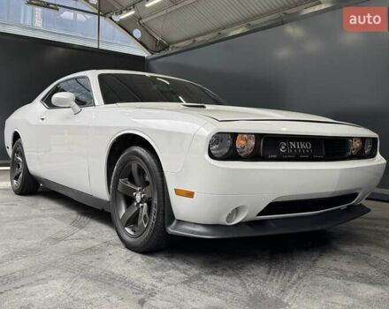 Белый Додж Челенджер, объемом двигателя 3.6 л и пробегом 157 тыс. км за 16500 $, фото 24 на Automoto.ua